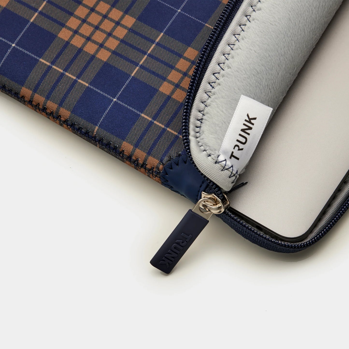 Trunk Housse en néoprène pour MacBook 13 pouces - Navy Tartan