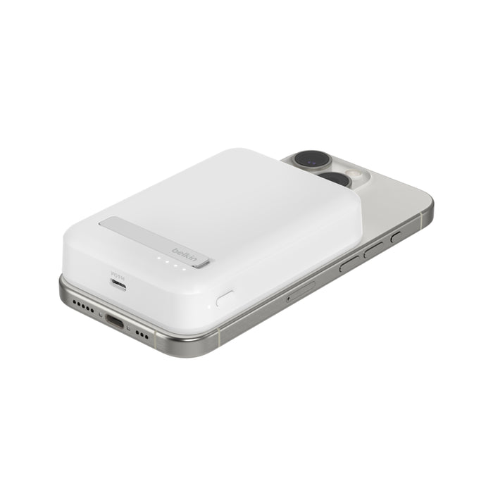 Belkin BoostCharge | Batterie externe sans fil magnétique 10K avec Qi2 + support - Blanc