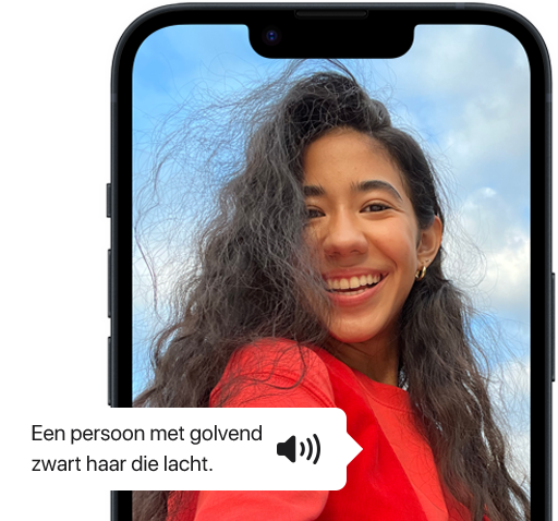 VoiceOver beschrijft een foto van iemand op iPhone.